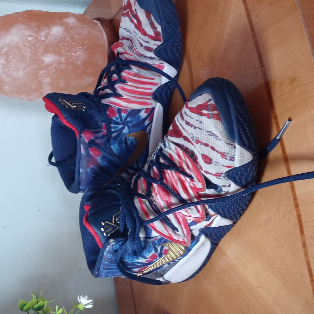 NIKE kids basketball sneakers 5.5Y - Picture 2 of 6